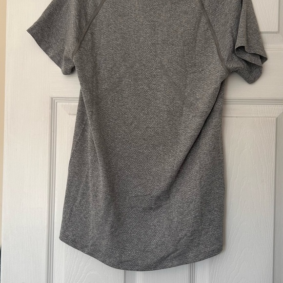 CALIA by Carrie Underwood Heather Gray Short Sleeve Tee- MAKE ME AN OFFER! - Picture 2 of 3